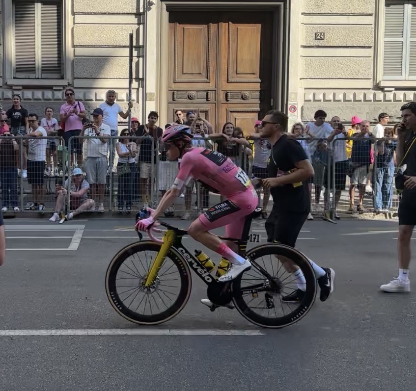 Giro d’Italia, i Top e i Flop della 16° tappa: crolla Pellizzari, Vingegaard mette il quarto sigillo